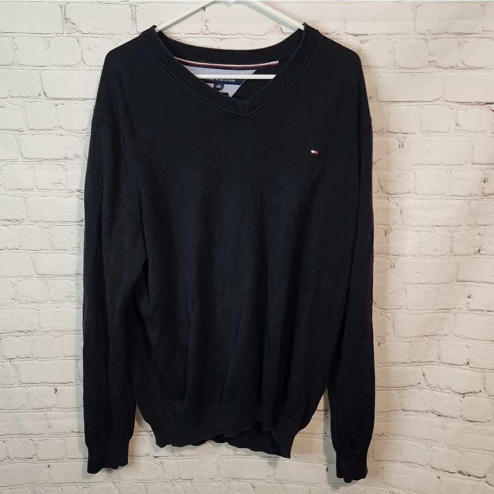 Men's Tommy Hilfiger 100% Pima Cotton V-Neck sweater, size XL